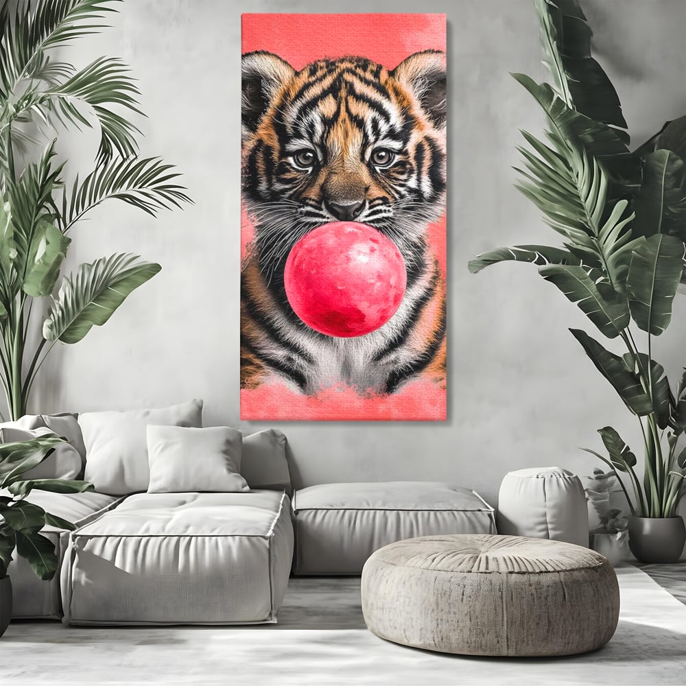 Tablou canvas cu ilustratie pui de tigru cu guma roz, fara rama, pe sasiu de lemn, pe perete intr-un living